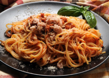 Prato Italiano: Espaguete com Atum e Pesto Fresco