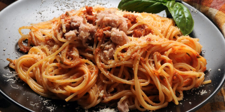 Prato Italiano: Espaguete com Atum e Pesto Fresco