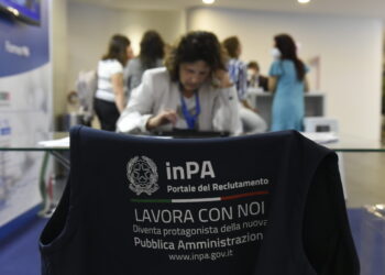 Concurso Público em Nápoles: 130 Vagas Disponíveis e Como Se Inscrever