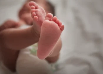 Colapso da Natalidade na Itália: Causas Econômicas e Estruturais