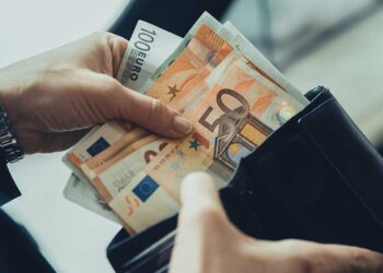 Análise do Salário Médio na Itália: Comparações e Tendências