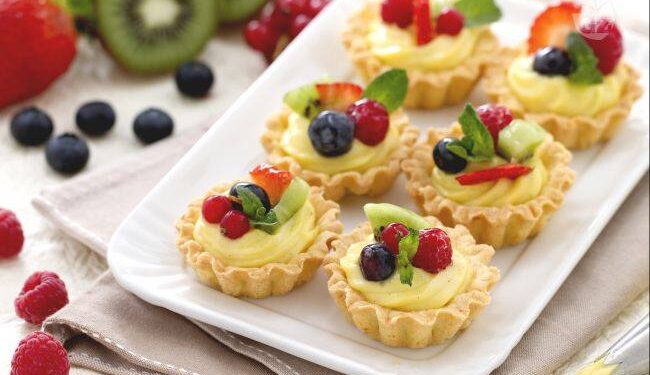 Tartellette com Massa Brisée e Frutas: Sobremesa Rápida e Deliciosa
