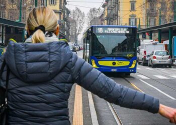 Como Usar o Transporte Público na Itália: Como Comprar Bilhete, Cadastro no GTT e Opções de uso