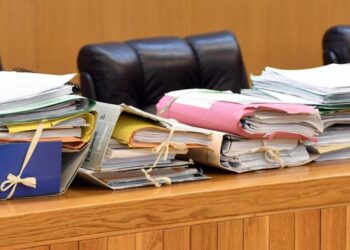Juíza de Perugia Adia Audiências de Cidadania e Impõe Requisitos Polêmicos