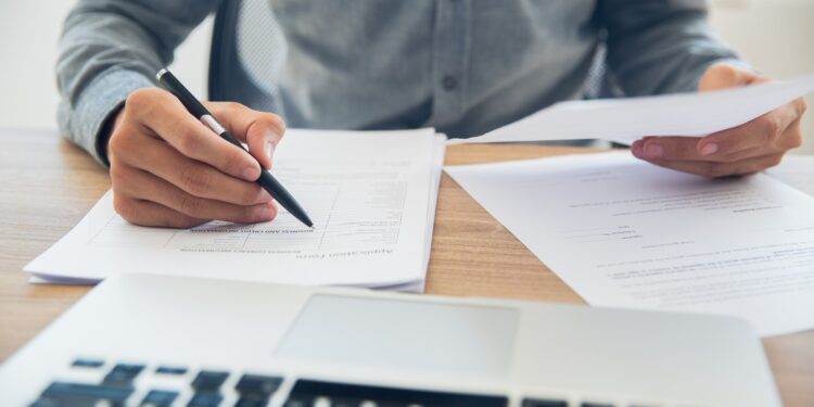 Naturalização Voluntária e a Interrupção da Linha de Transmissão