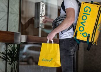 Trabalhe com a Glovo na Itália: Cadastro de motociclista, lucros e como funciona