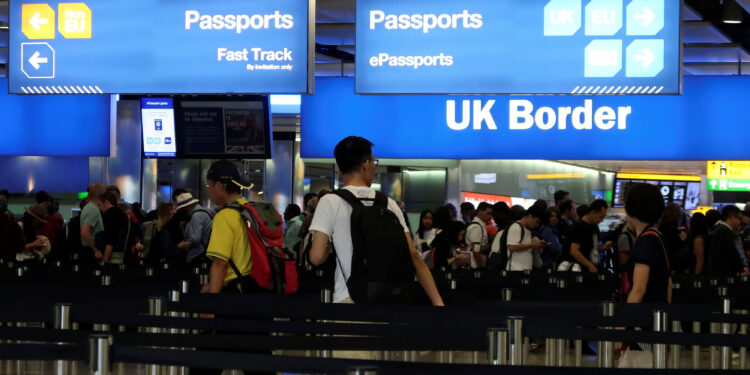 Aeroporto de Heathrow: Seu Voo Foi Afetado? Saiba Como Solicitar Assistência e Reembolso