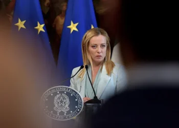 Itália, EUA e Europa: Meloni Defende Aliança com os EUA em Meio a Críticas