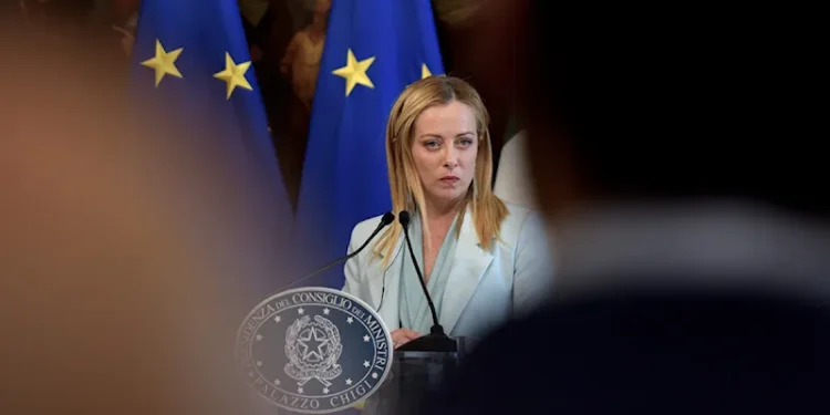 Itália, EUA e Europa: Meloni Defende Aliança com os EUA em Meio a Críticas