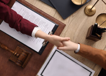 Distrato e Revogação de Procuração: Posso Trocar de Advogado Durante um Processo? Saiba Como!
