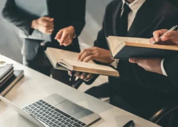 Má Conduta Profissional: Como e Onde Denunciar um Advogado na Itália