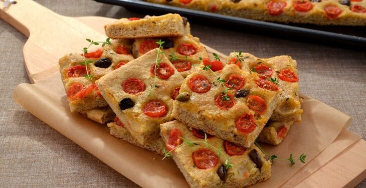 Como Preparar Focaccia Caseira de Alecrim e Tomate Cereja