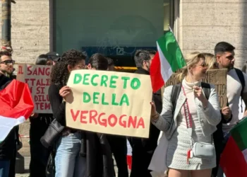 Cerca de 150 Manifestantes Protestam em Roma Contra Restrição da Cidadania Italiana