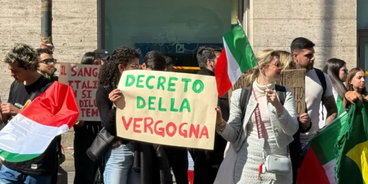 Cerca de 150 Manifestantes Protestam em Roma Contra Restrição da Cidadania Italiana