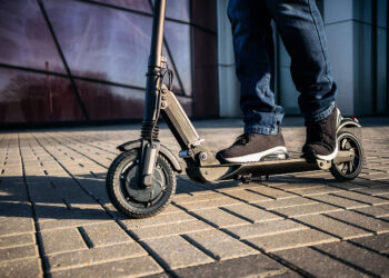Quer Evitar Multas de Até €800? Saiba Tudo Sobre as Novas Regras dos Patinetes Elétricos na Itália