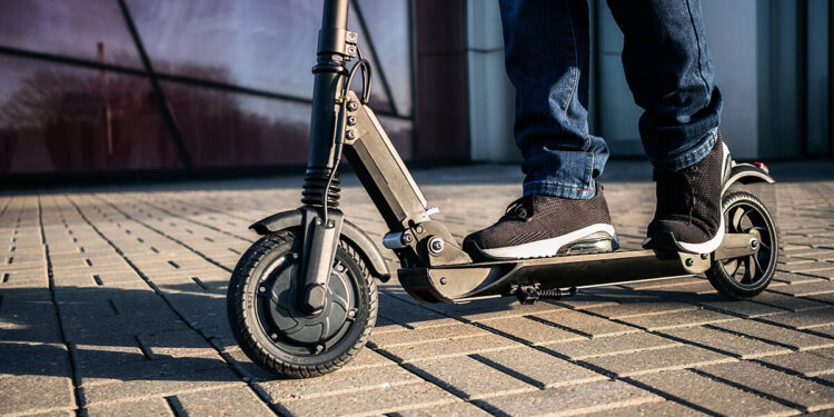 Quer Evitar Multas de Até €800? Saiba Tudo Sobre as Novas Regras dos Patinetes Elétricos na Itália