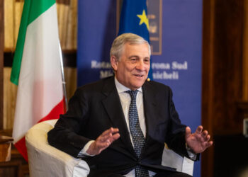 Reforma da Cidadania Italiana: Votação é Adiada, mas Governo Mantém Rumo Polêmico
