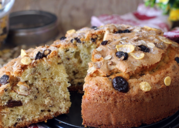 Receita Original da Torta di Padre Pio com Nozes, Passas e Chocolate
