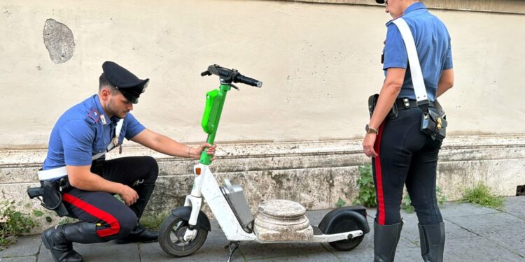 Turista Alemão é Detido em Roma com Artefato Histórico em Scooter