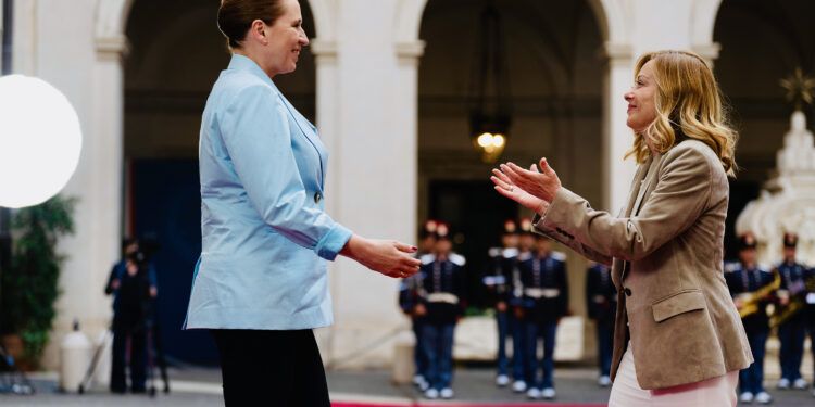 Itália e Dinamarca lideram iniciativa para reformar políticas migratórias na UE