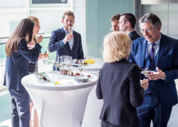 Networking profissional na Itália: Como construir contatos úteis