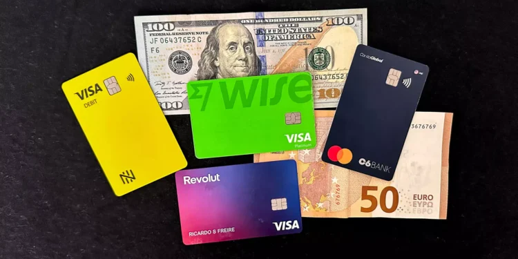 Dinheiro, cartão ou fintech? O que compensa mais após alta do IOF