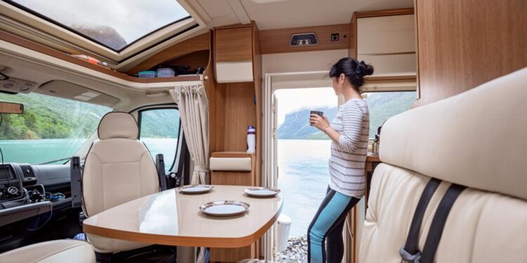 Motorhome na Itália: Posso Registrar Residência Sem Endereço Fixo?