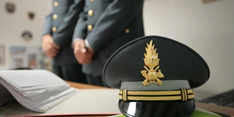 Escândalo em Nápoles: Funcionários públicos e empresários presos por fraude na cidadania italiana