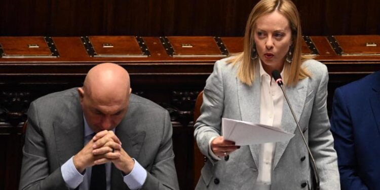 Meloni Rebate Críticas e Reafirma Neutralidade Italiana em Ataque dos EUA ao Irã