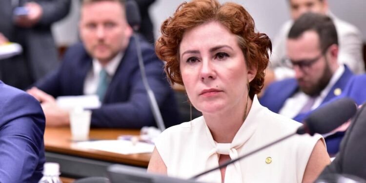 Interpol Diz que Cidadania Italiana Não Impede Inclusão de Zambelli em Lista de Procurados