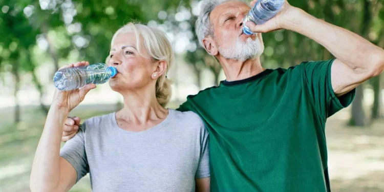 Como Evitar Riscos no Verão Italiano: Hidratação, Rotina e Cuidados Especiais