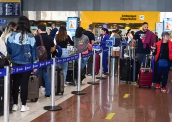 Cresce em 4% o Número de Italianos que Vivem no Exterior, Aponta ISTAT