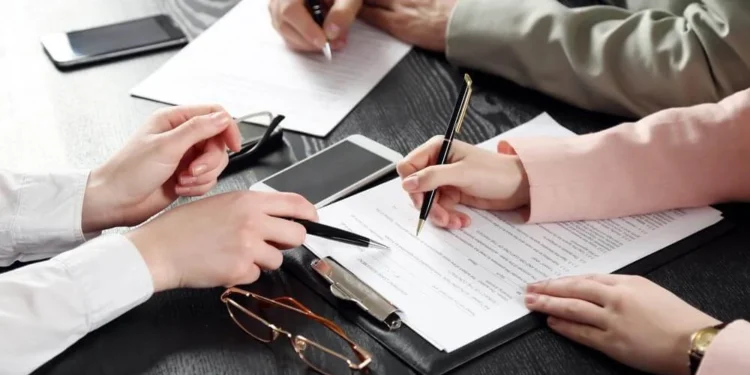 Retificação de Registro Civil com Autorização Judicial: Quando é Necessária?