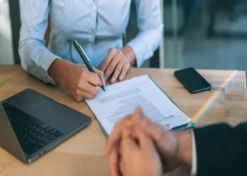 Falhas no Decreto Flussi Complicam Contratação de Estrangeiros no Vêneto