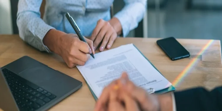 Falhas no Decreto Flussi Complicam Contratação de Estrangeiros no Vêneto