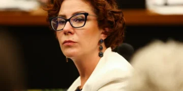 Presa na Itália, Zambelli Chama Moraes de Ditador em Carta ao Brasil