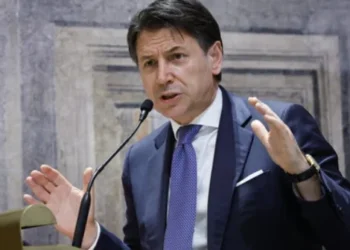 Entre Críticas e Defesas: Conte e Gasparri em Debate sobre a Economia Italiana