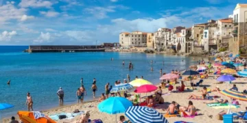 Sicília Proíbe Tornéis e Cercas em Praias para Garantir Acesso Livre ao Mar