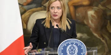Giorgia Meloni reage ao caso Almasri: “Não sou Alice no País das Maravilhas”