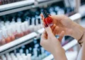 União Europeia Proíbe Ingrediente em Esmaltes em Gel por Risco de Câncer
