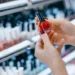 União Europeia Proíbe Ingrediente em Esmaltes em Gel por Risco de Câncer