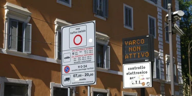 Sinalização nas Estradas Italianas: Placas, ZTL e Principais Penalidades