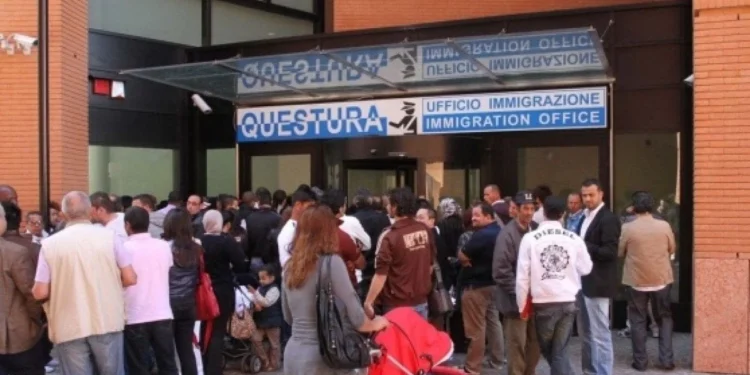 O Fardo da Burocracia: Itália Perde Atratividade para Trabalhadores e Estudantes Internacionais