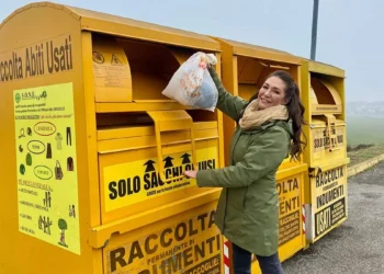 Como Participar da Coleta Seletiva de Roupas Usadas na Itália