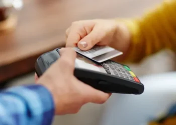Por Que os Italianos Perguntam “Bancomat o Carta?” Antes de Passar o Cartão? Descubra aqui