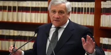 Tajani afasta imposto sobre lucros extraordinários e tensão política cresce