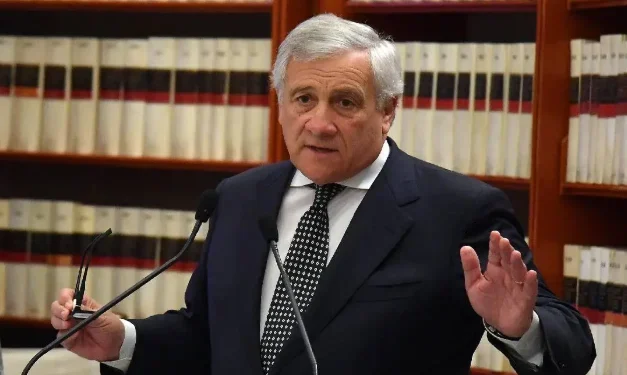 Tajani afasta imposto sobre lucros extraordinários e tensão política cresce