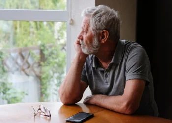 Depressão Afeta 6% dos Italianos e Aumenta Entre os Idosos, Muitos Ainda Não Buscam Ajuda