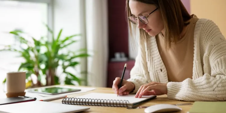 Apoio ao Estudante Internacional: Como Solicitar Sua Bolsa de Estudos e Alojamento Através do DSU