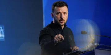 Guerra Ucrânia-Rússia: Zelensky pede apoio europeu por mais 2 a 3 anos de combates